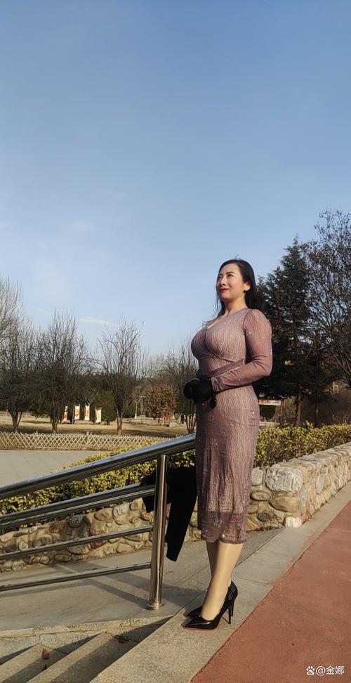 一边亲一边摸免费看的相关介绍