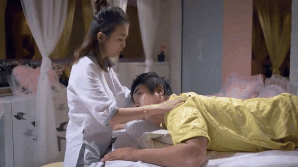 玩弄少妇白嫩高耸的乳峰av的相关介绍