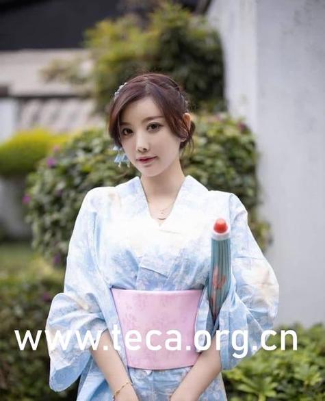 动漫美女黄的相关介绍