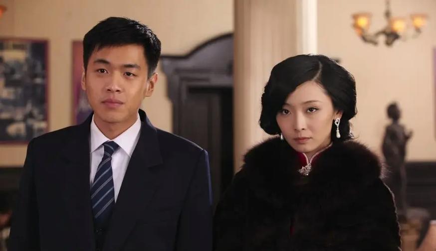 美女老师被男人操的相关介绍