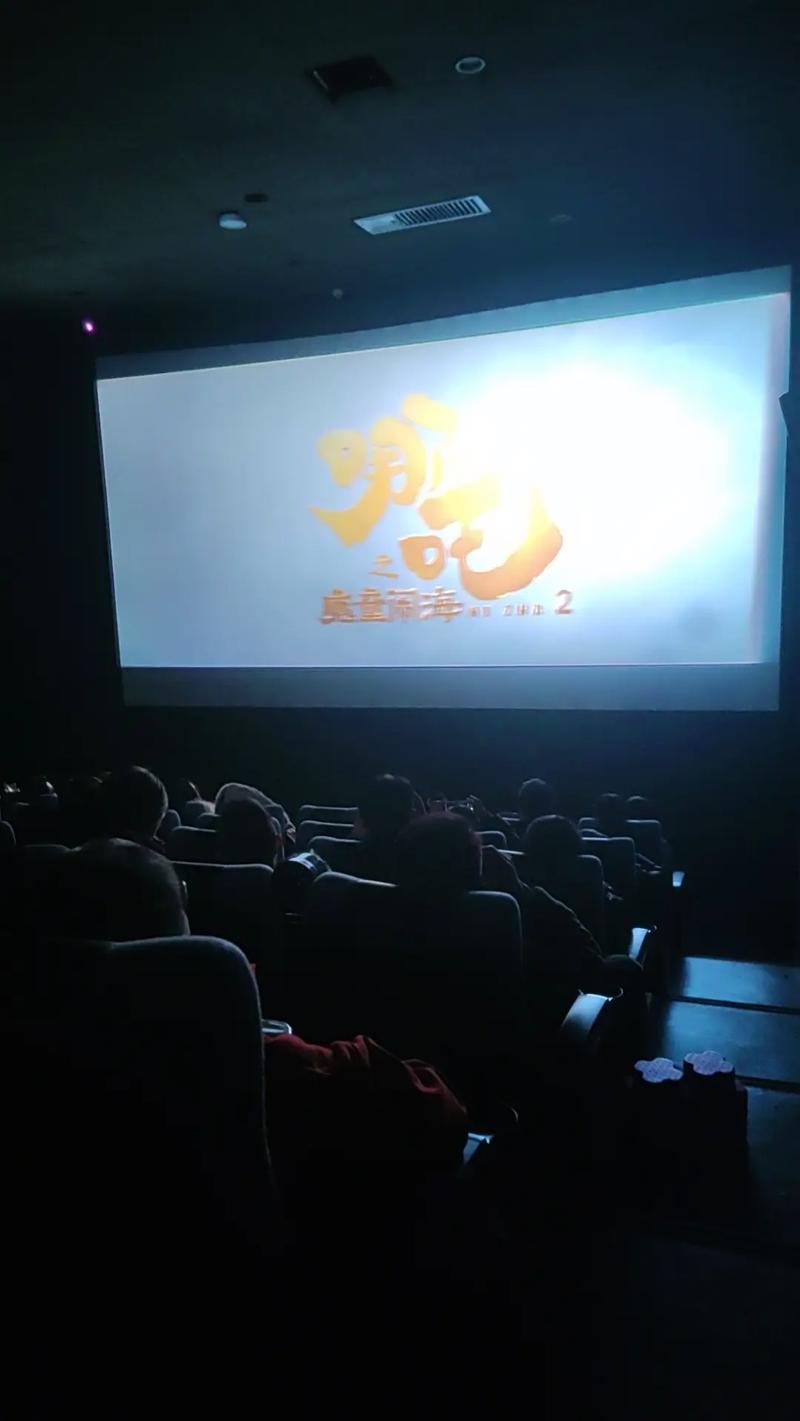 一捏胸一边亲一边摸的相关介绍