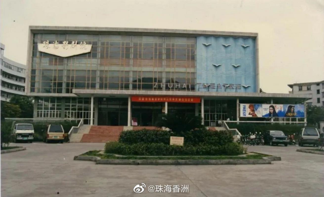 小sao逼边洗澡边艹动漫的相关介绍