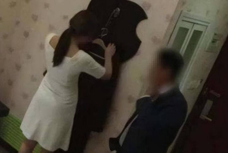 少妇一级黄片的相关介绍
