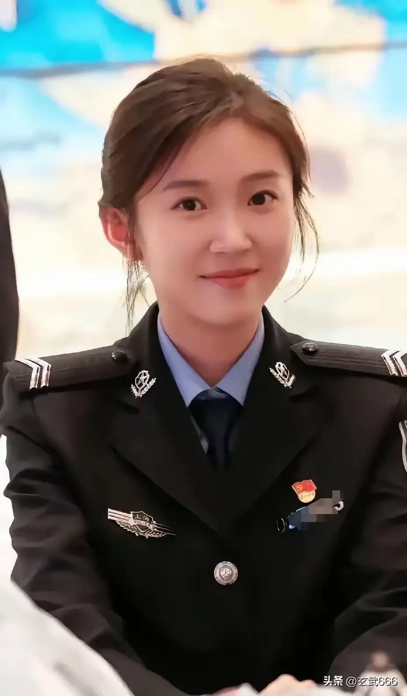 操哭女同桌的相关介绍