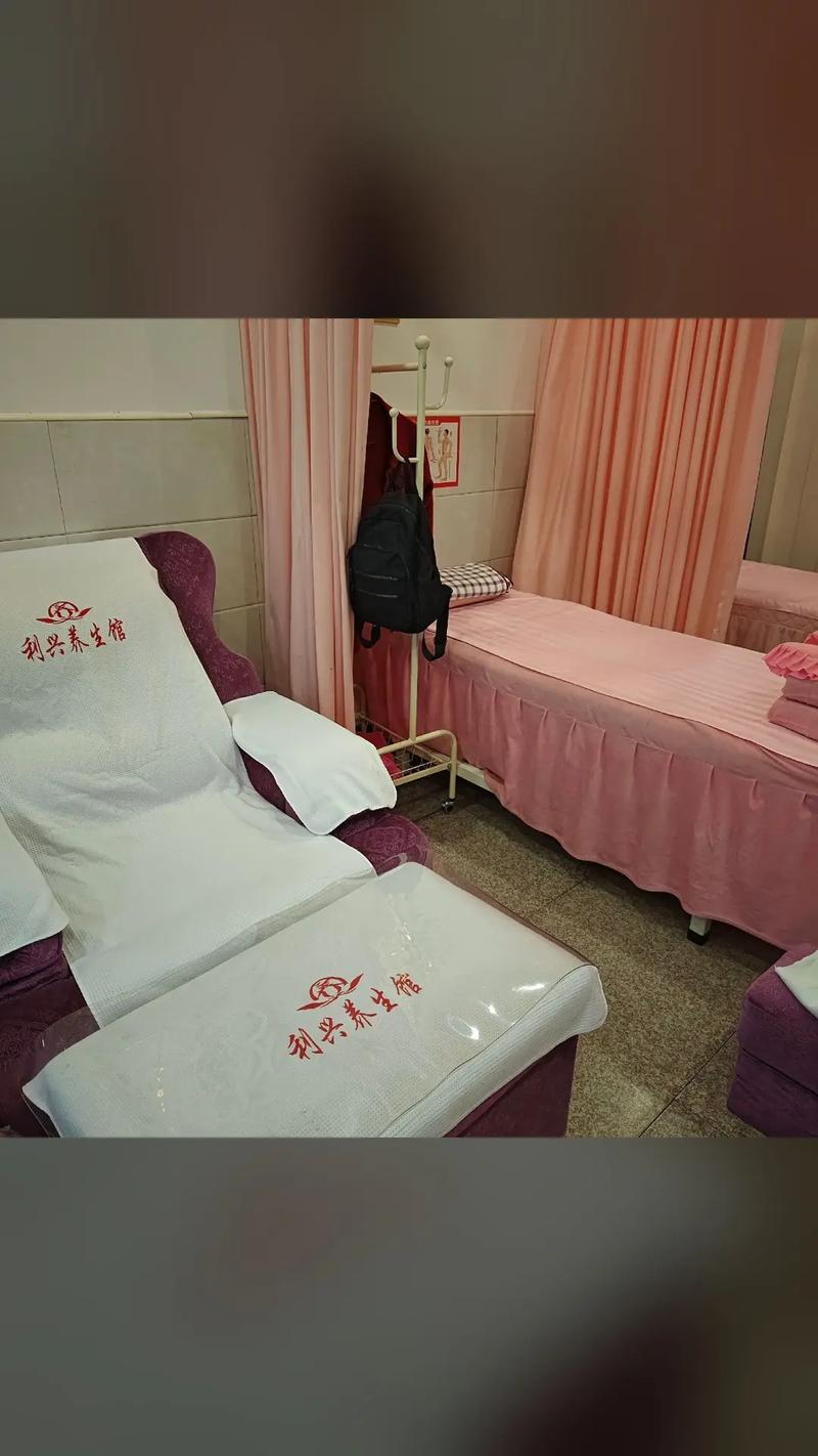 小屁股眼开菊h的相关介绍