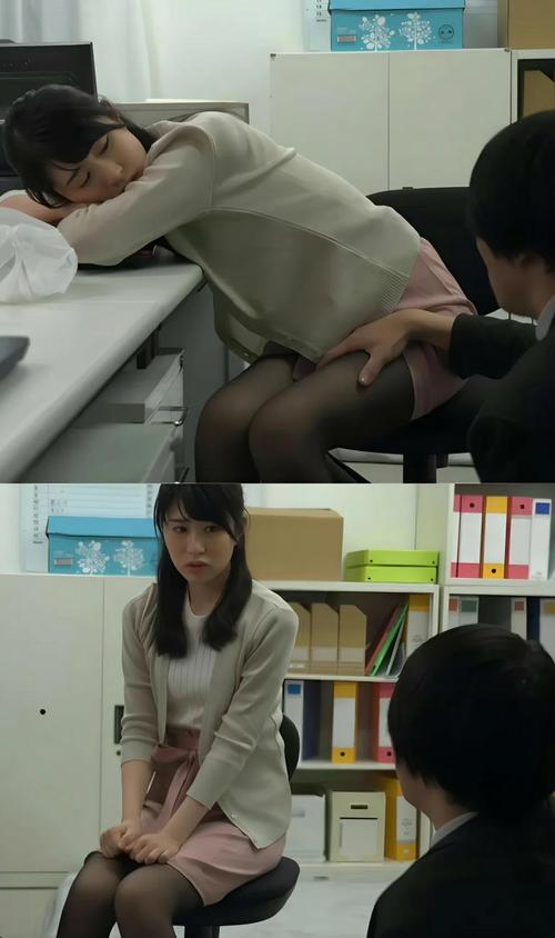一边亲嘴一边摸逼的相关介绍