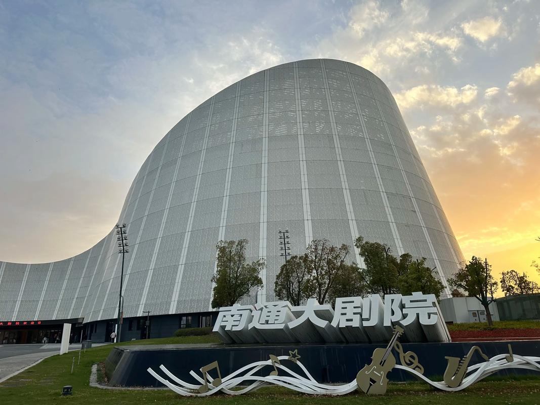 精华欧美一区二区久久久的相关介绍