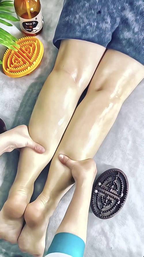 一边亲上面一边摸下边视频的相关介绍
