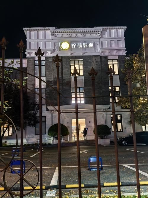 日本辣妹超大尺度人体艺术摄影图片的相关介绍